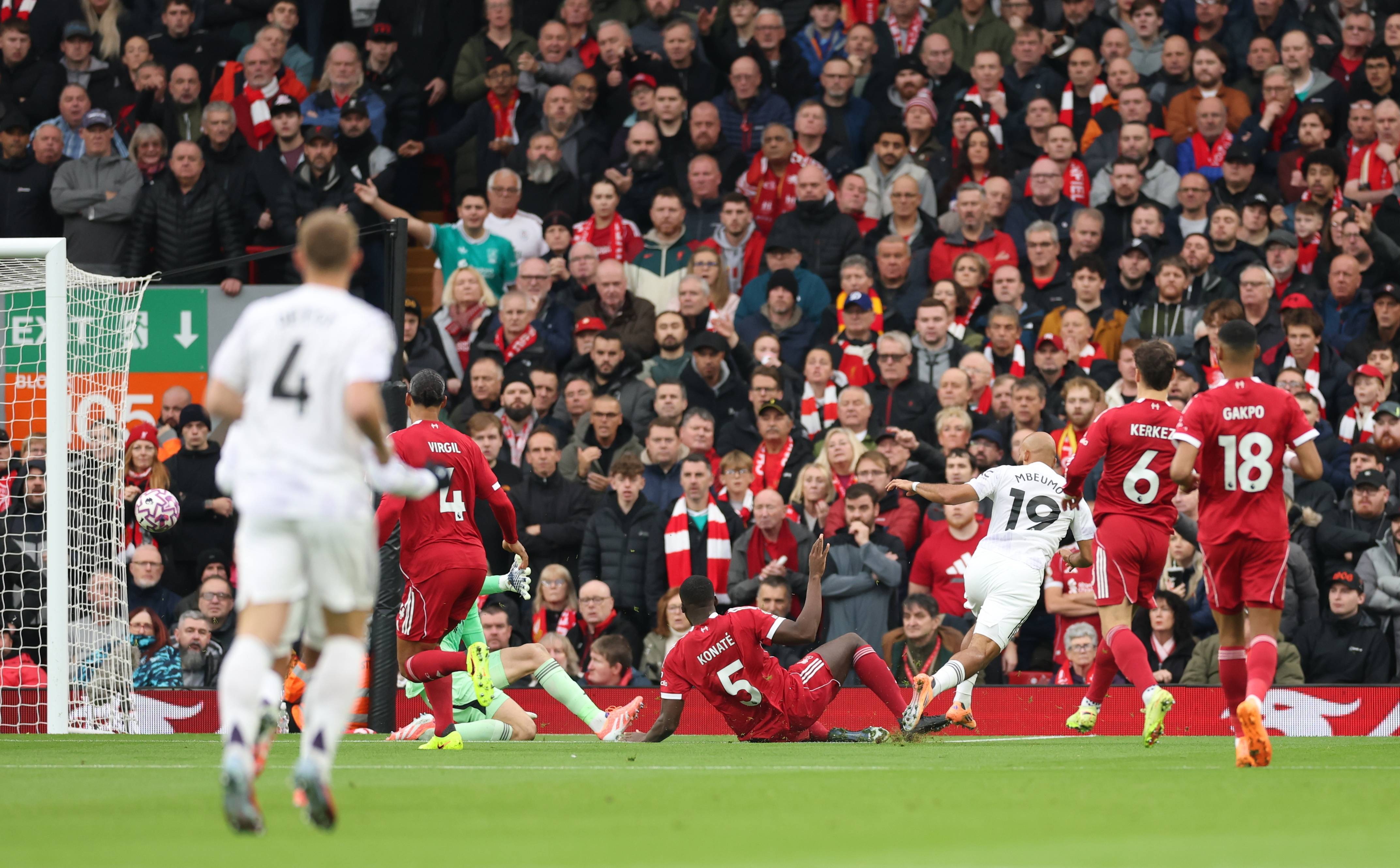 （外代二线）足球——英超联赛：曼联胜利物浦