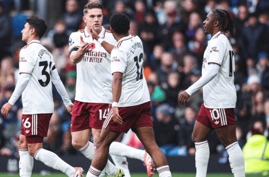 英超最新积分榜：阿森纳5连胜7分领跑，曼联战平位列第6！