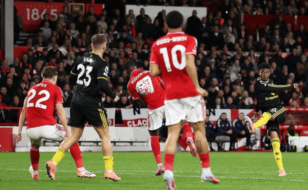 英超最新积分榜：阿森纳5连胜7分领跑，曼联战平位列第6！