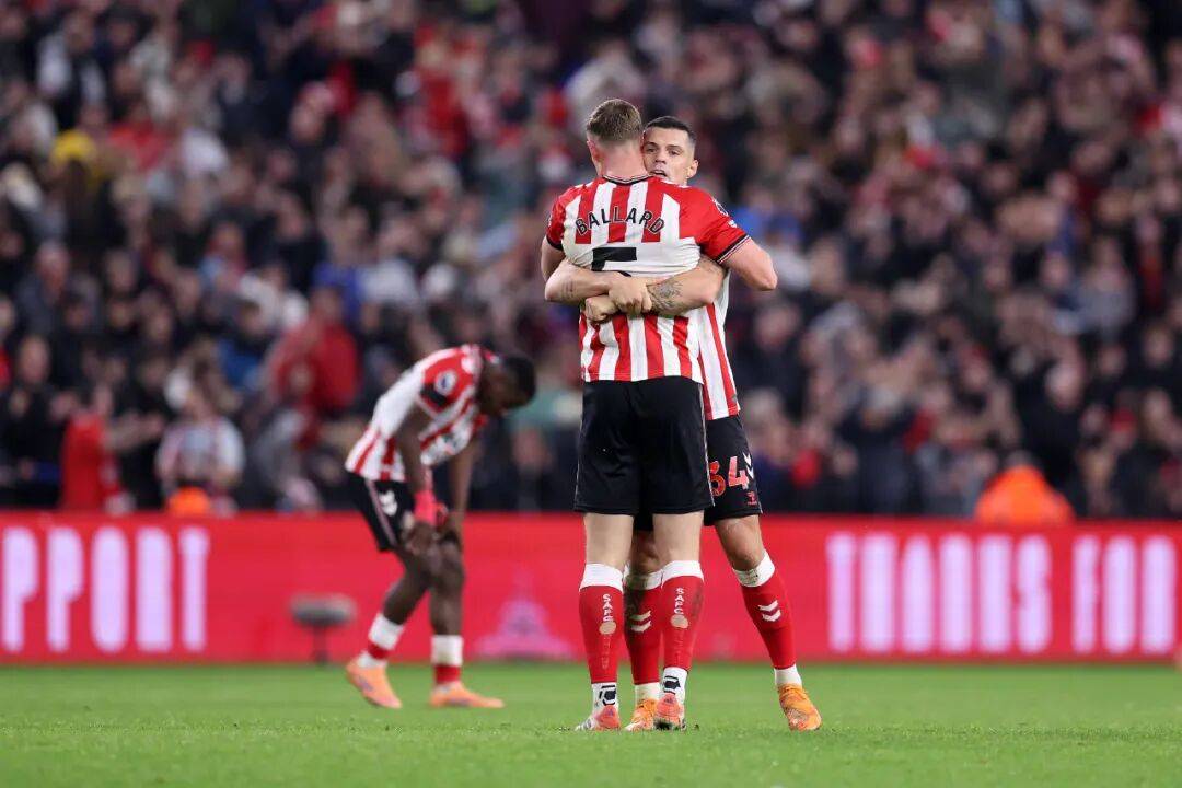 英超大黑马！厮杀榜首队抢分，力压卫冕冠军+杀进英超前4