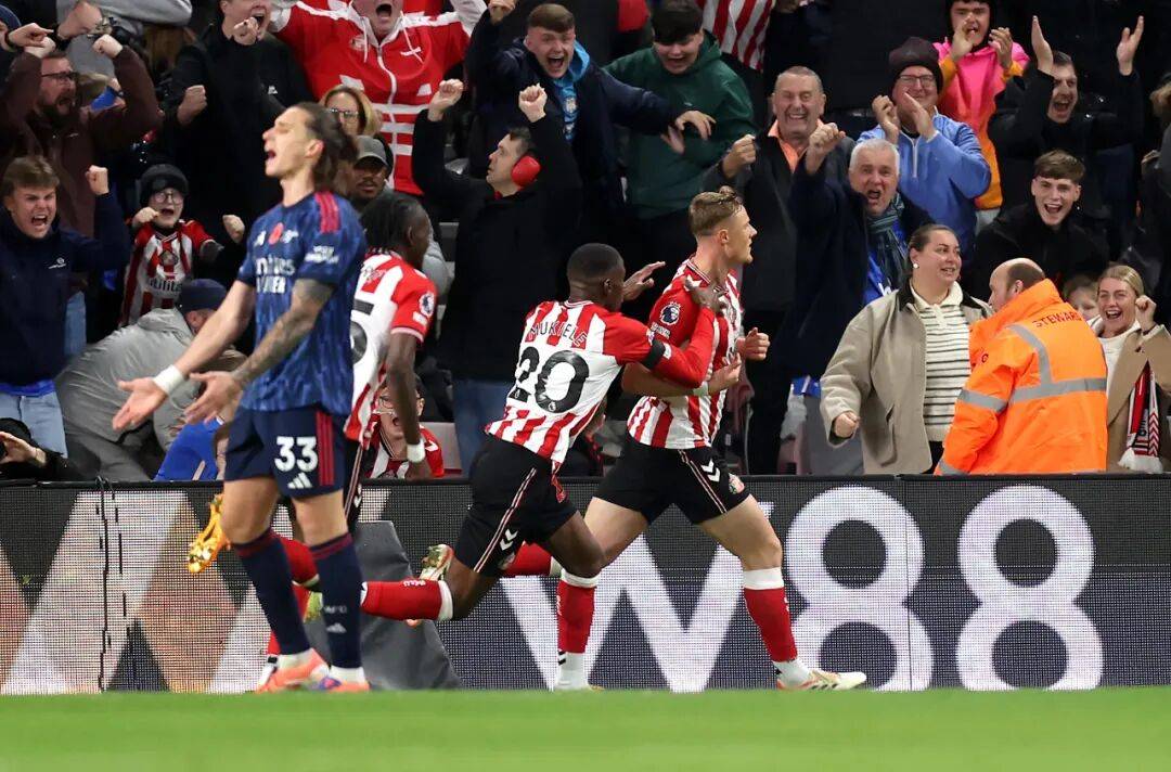 英超大黑马！厮杀榜首队抢分，力压卫冕冠军+杀进英超前4