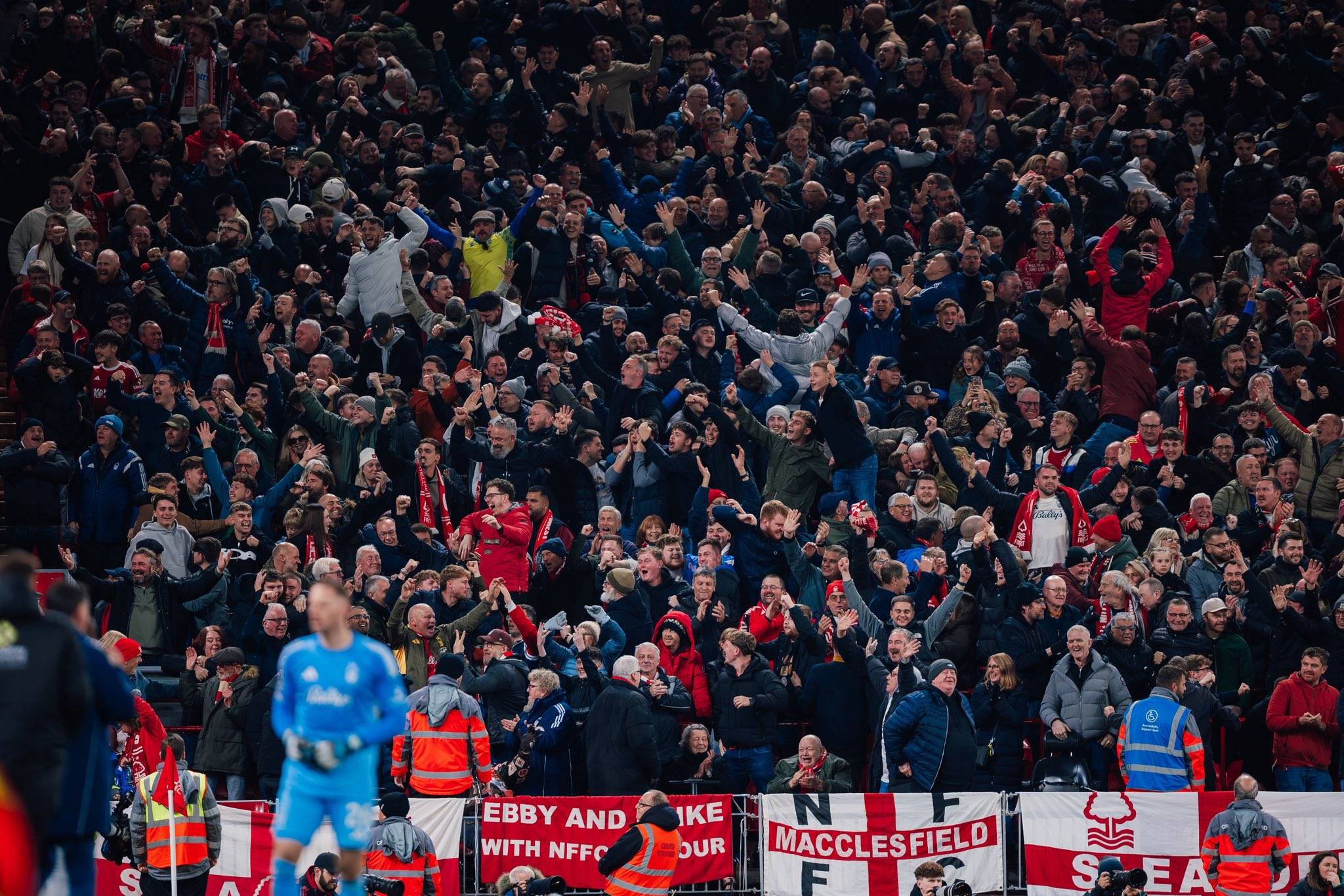 54岁名帅带队狂飙：上任32天 英超4场抢7分！逃离降级区