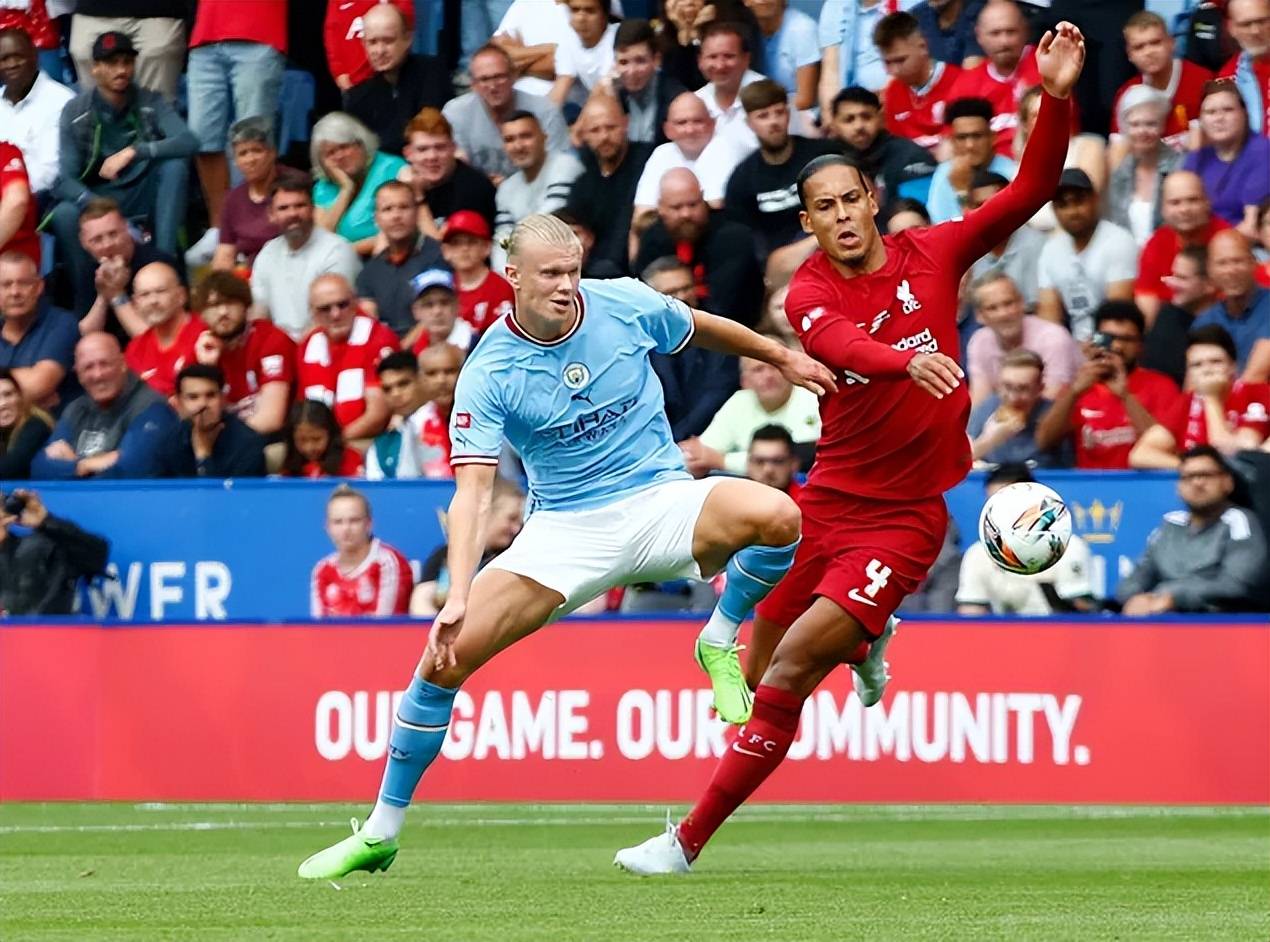 英超冠军悬念再起，曼城再次扬帆，利物浦崩盘，维拉憧憬欧冠席位