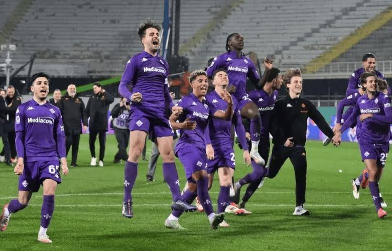 维也纳快速主场对阵佛罗伦萨，争夺欧协联席位