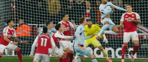 替补奇兵上场就进球，阿森纳2-0小蜜蜂，完美度过“魔鬼赛程”