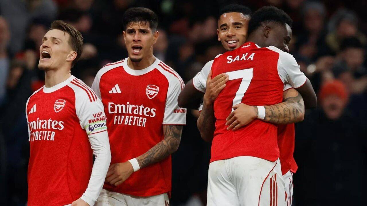 疯狂2-1！阿森纳5分领跑英超积分榜 萨卡两造乌龙建功