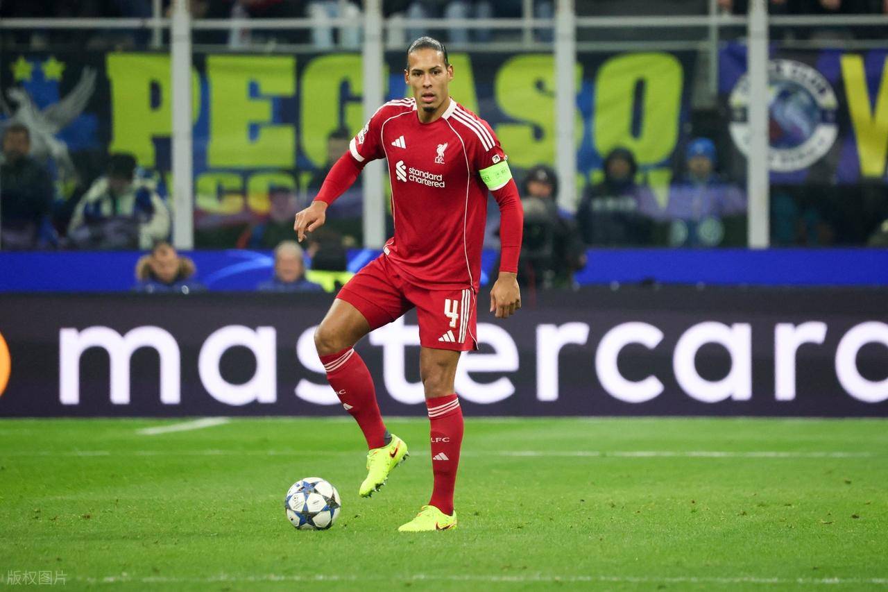 遭队友无视，萨拉赫将加盟沙特联赛！范迪克：他对我们没有影响！