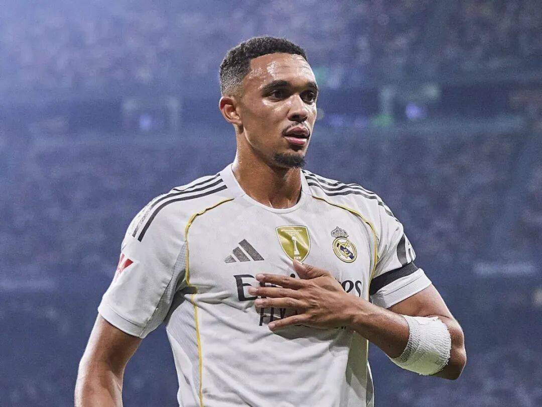 时隔俩月，阿诺德重回皇马首发！赛后球迷评价褒贬不一