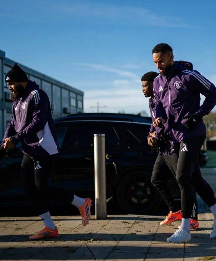 新闻｜竞争对手相继受阻，曼联需把握好机会！